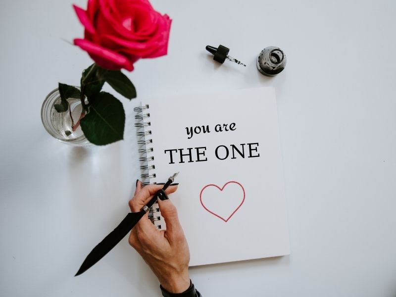 Scrie-ți o scrisoare de dragoste și învață să te iubești mai mult. You are THE ONE