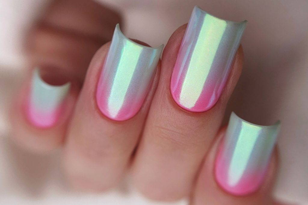 unghii baby boomer chrome