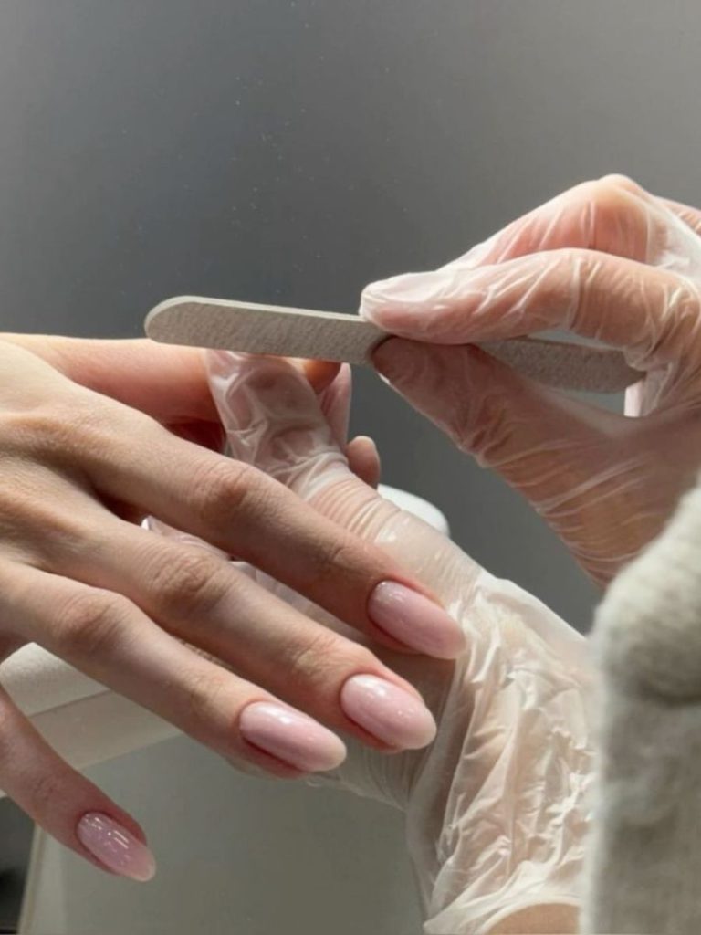 soap nails in timpul procesului de aplicare