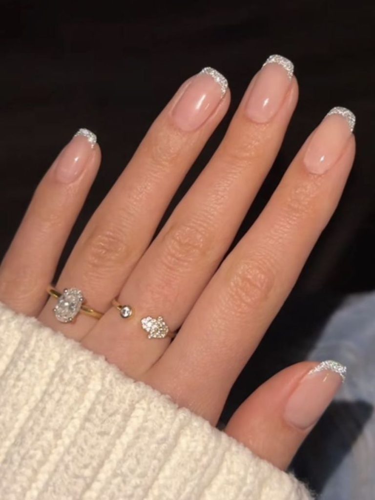 unghii french de iarna cu sclipici