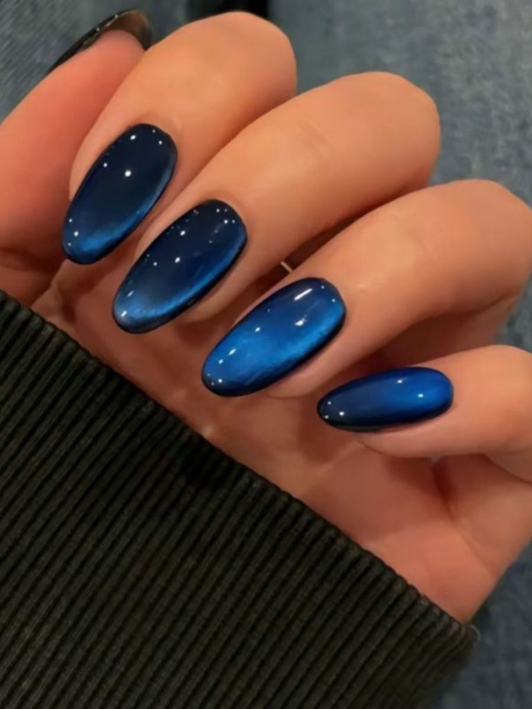 unghii velvet albastre