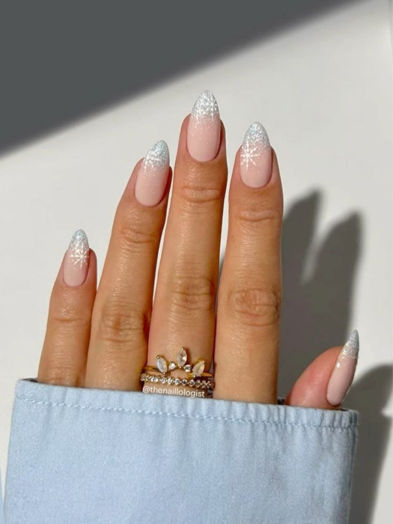 model unghii french de craciun simple