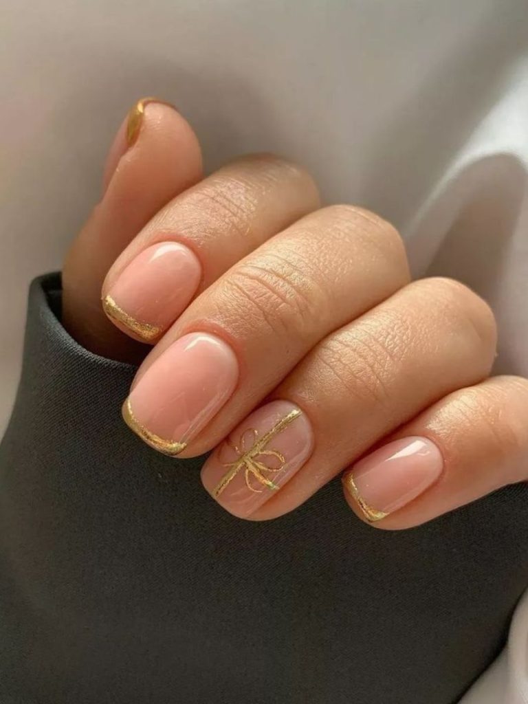 model unghii de craciun french auriu