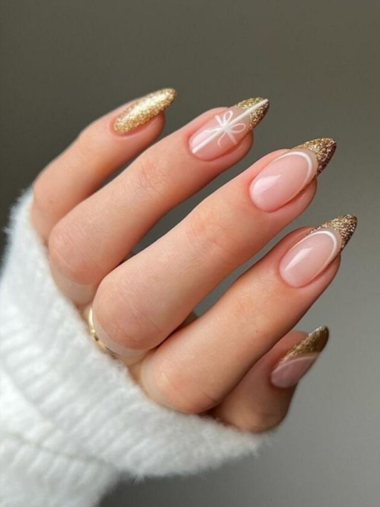 model unghii de craciun cu sclipici