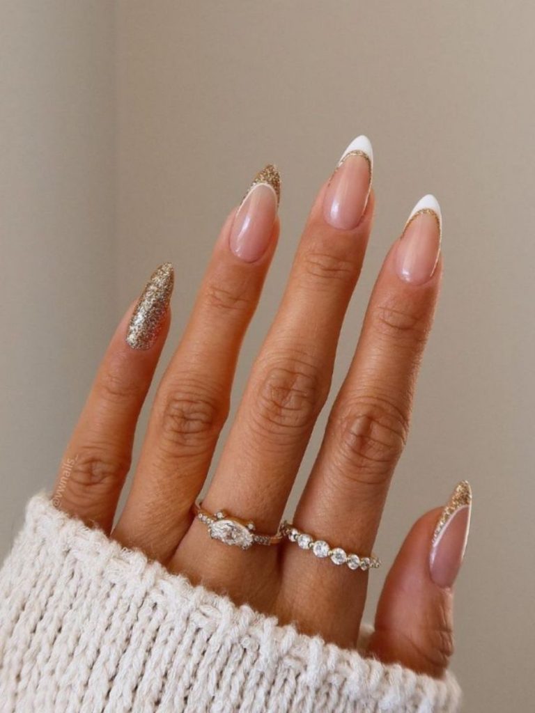 unghii de craciun cu sclipici auriu