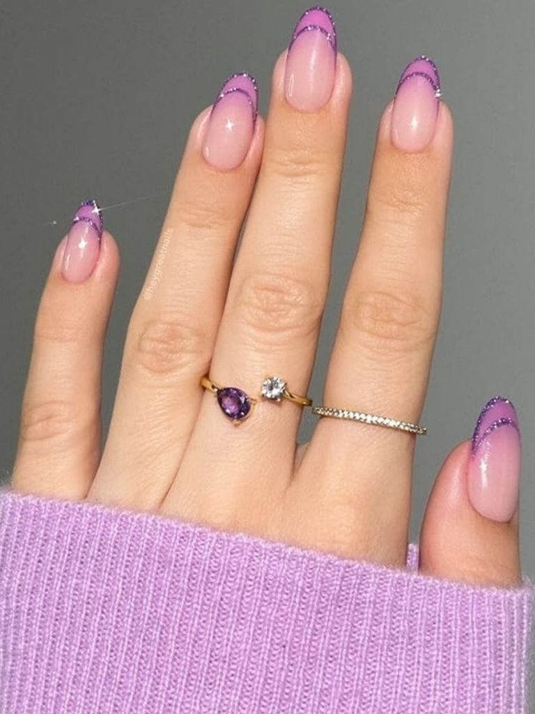 model unghii french de craciun culoarea mov