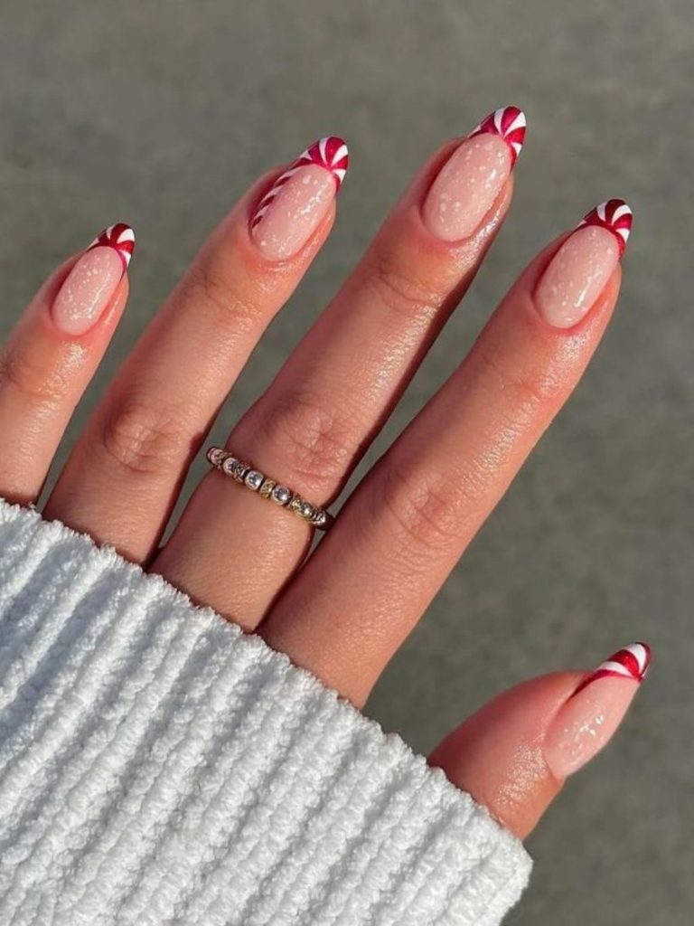 unghii de craciun rosii model french