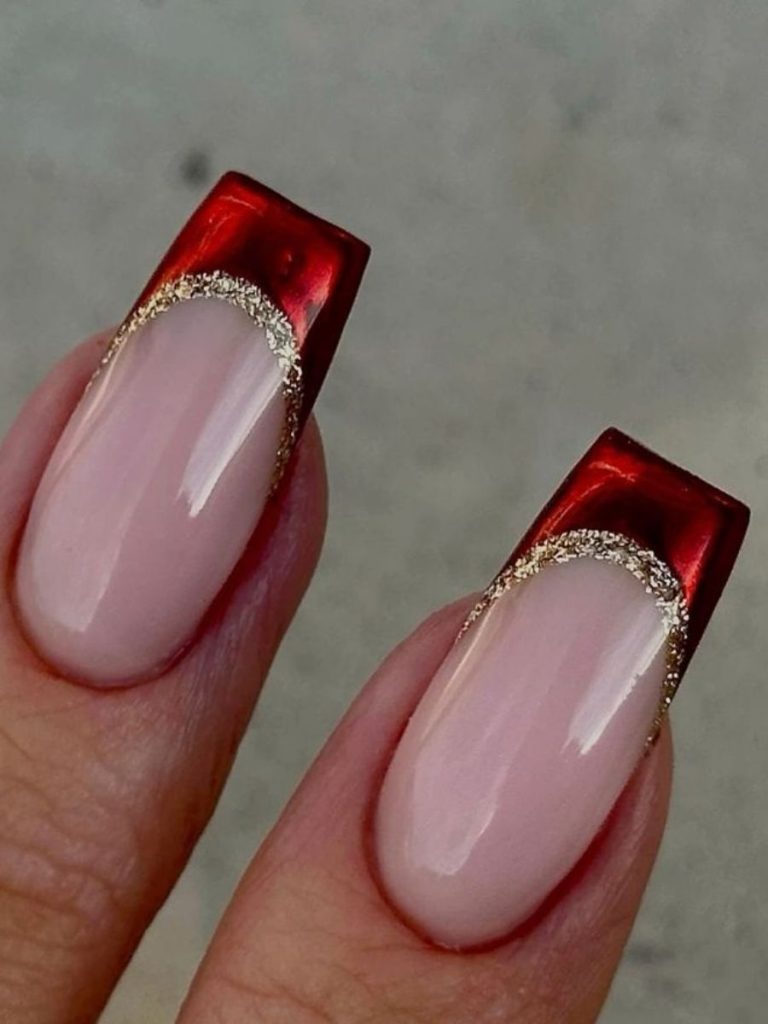 unghii de craciun rosii model french