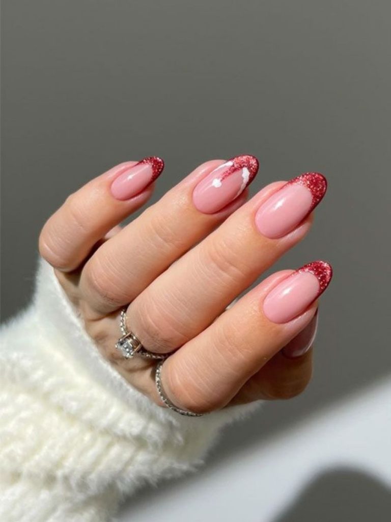 unghii de craciun rosii model french