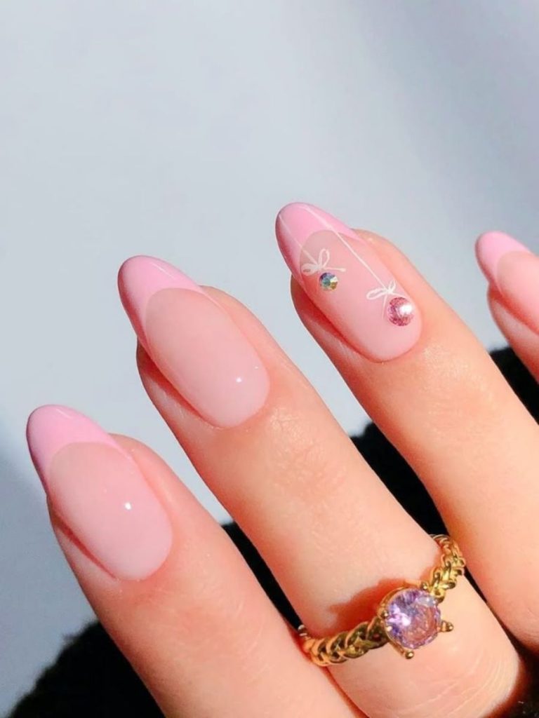 model unghii de craciun roz french