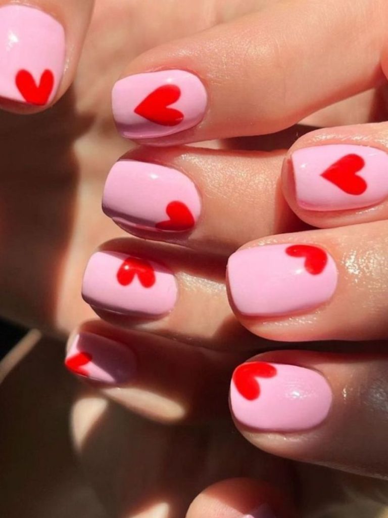 unghii roz de valentine's day