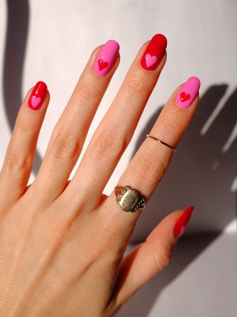 unghii roz de valentine's day