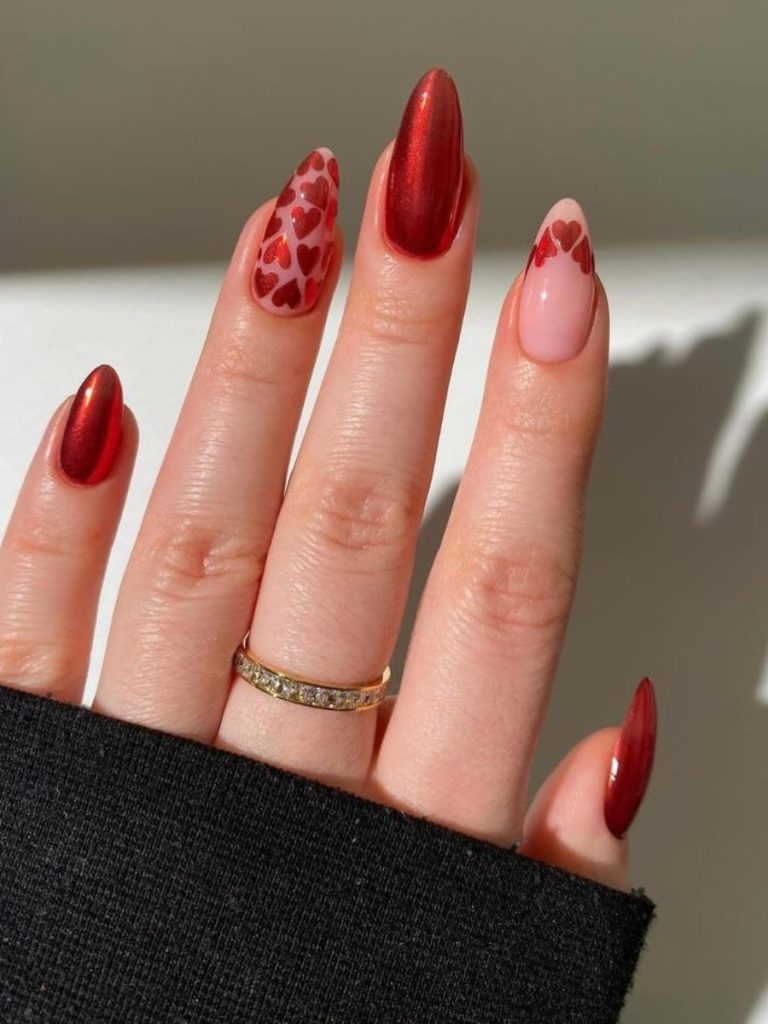 modele unghii valentine's day chrome