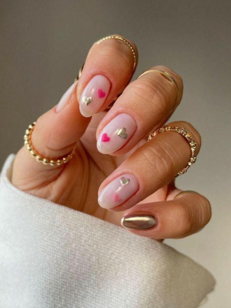 modele unghii valentine's day chrome