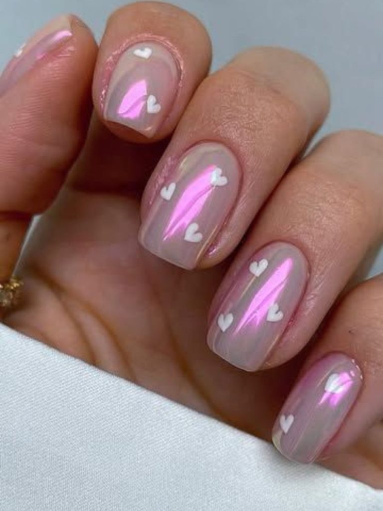 modele unghii valentine's day chrome