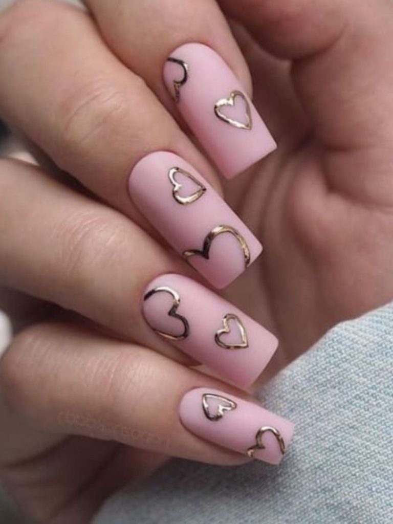 modele unghii valentine's day chrome