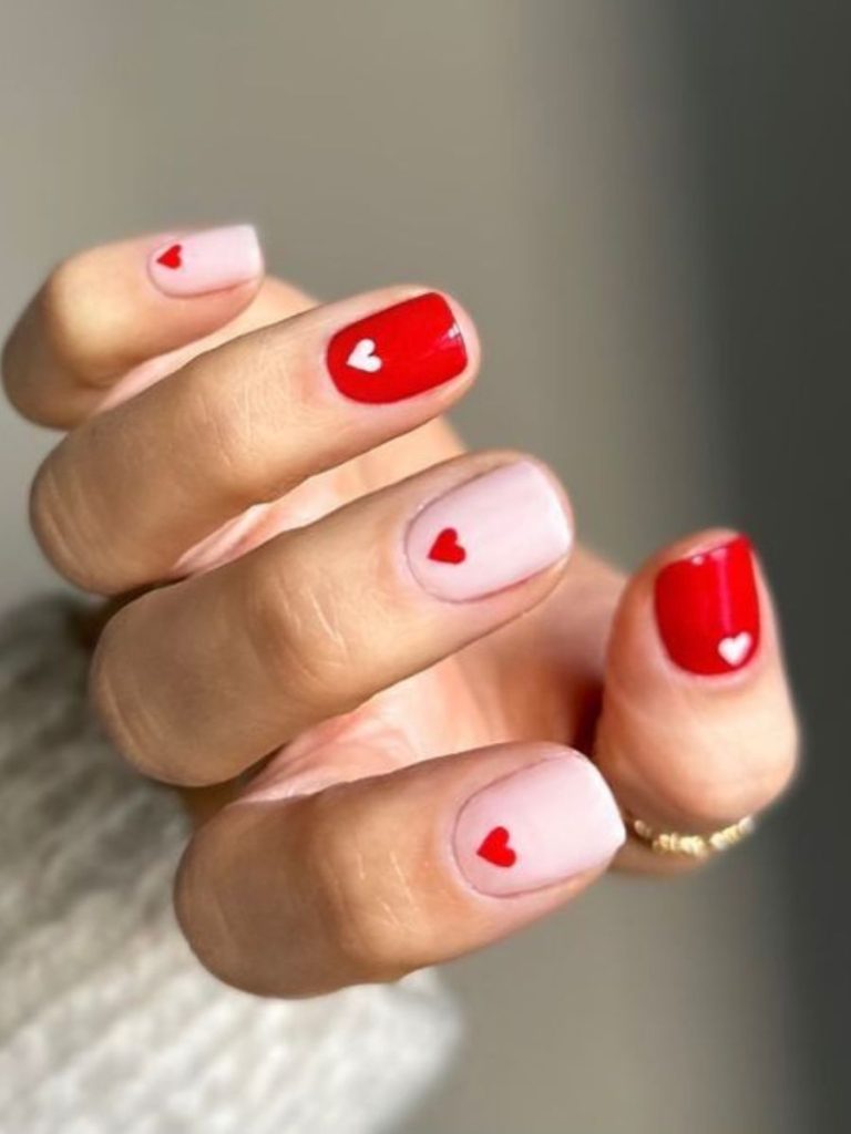 modele unghii rosii cu inimi de valentine's day