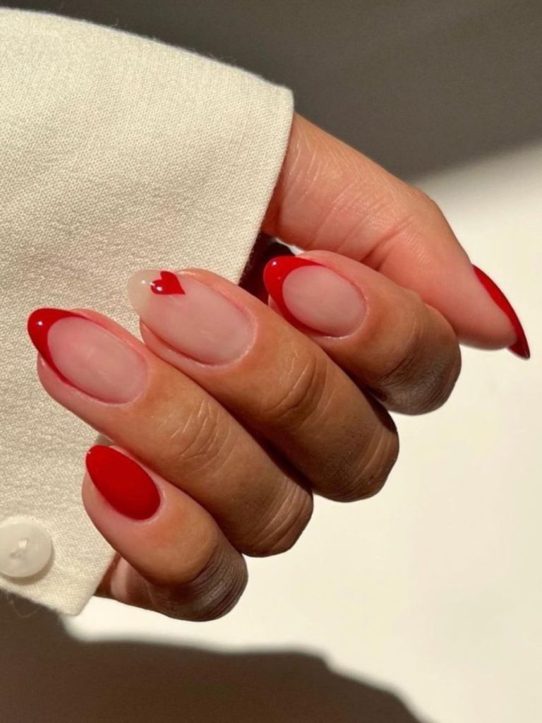 modele unghii rosii cu inimi de valentine's day