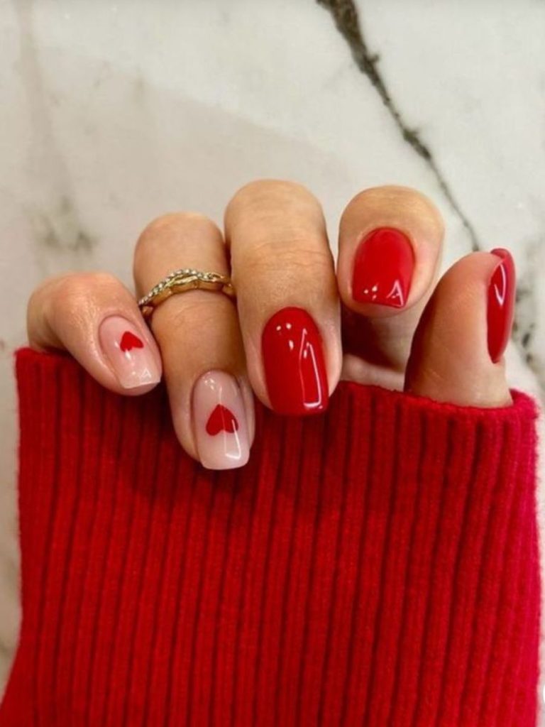 modele unghii rosii cu inimi de valentine's day