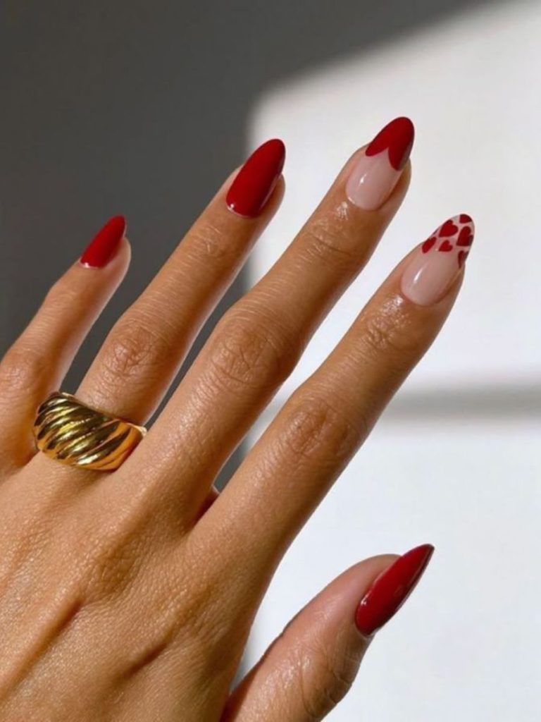 modele unghii rosii cu inimi de valentine's day