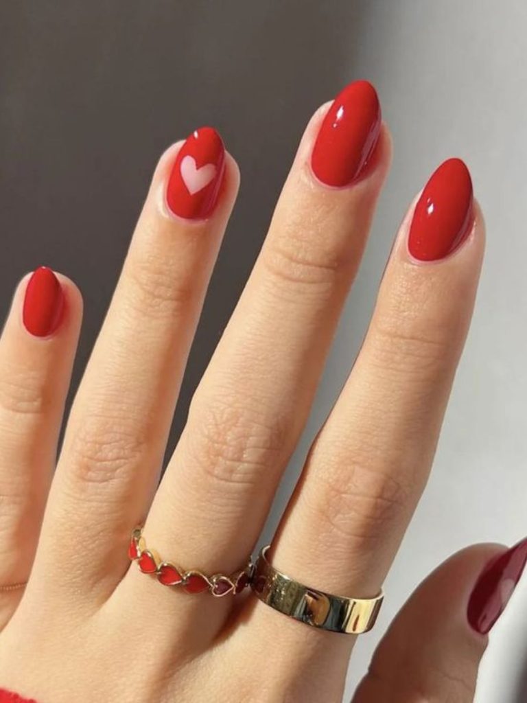 model unghii spatiu negativ valentine's day